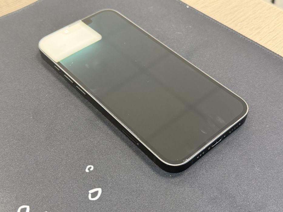 Продам Iphone 16e
