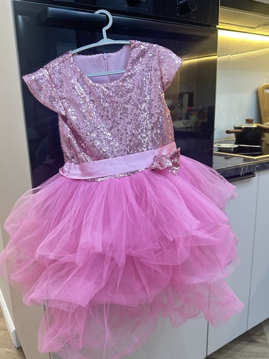 Продам нарядные платья