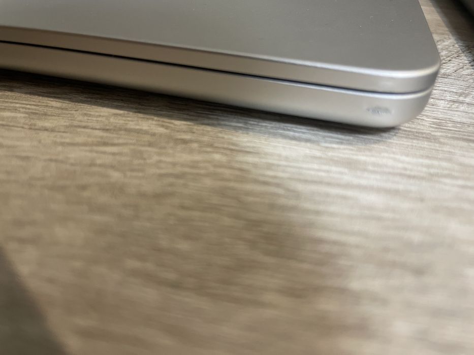 Macbook air m4 13.6 ich