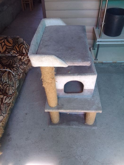 Продам лежанку- домик для кошек