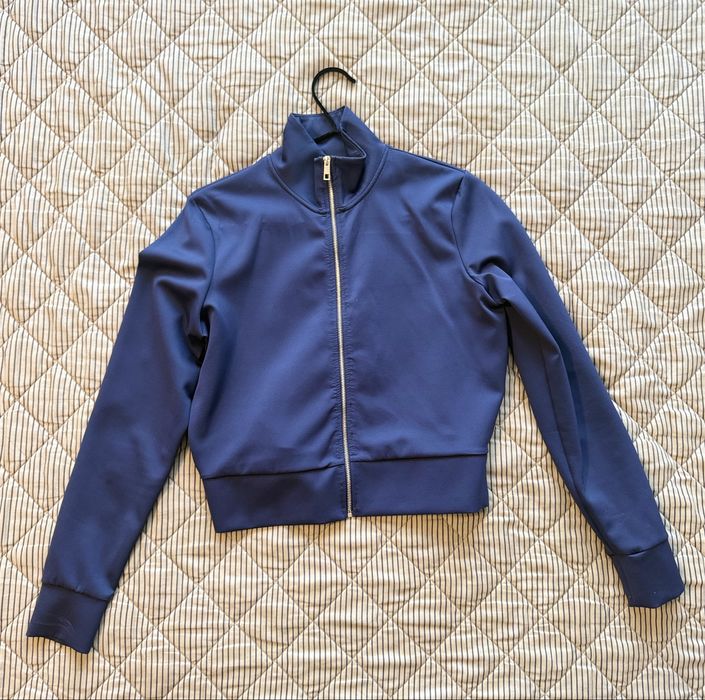 Яке черно вталено