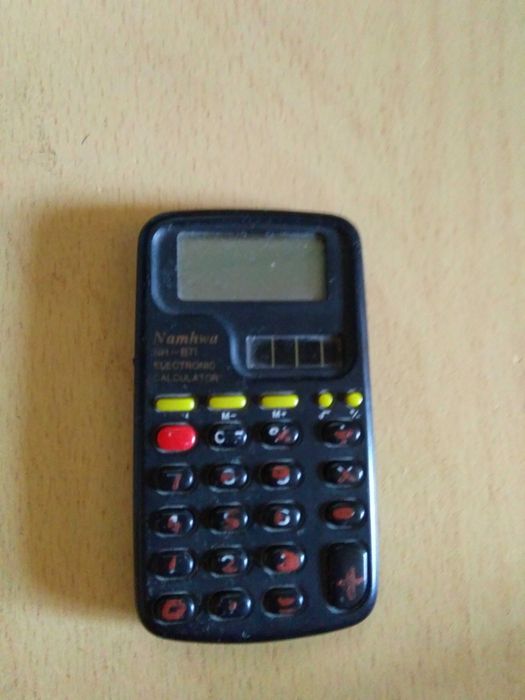 Продавам калкулатори