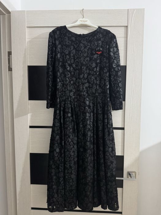 Платья каждая по 10к
