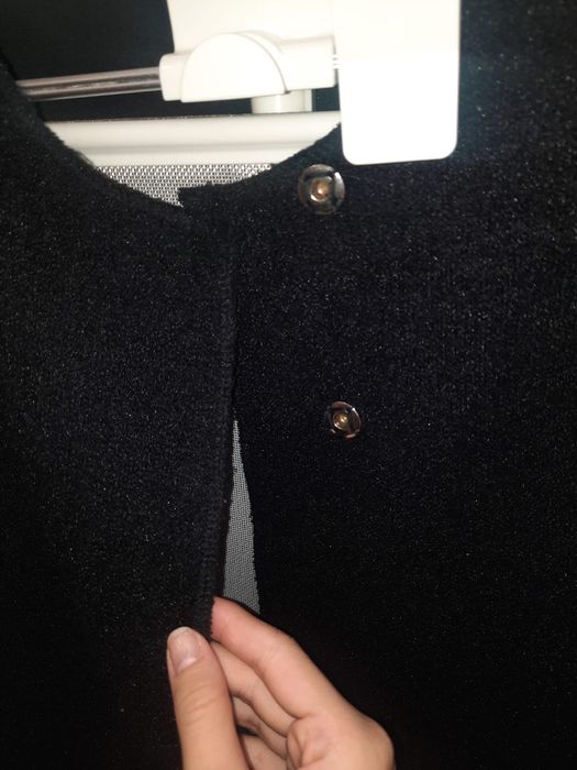 Сырт киім сатылады.