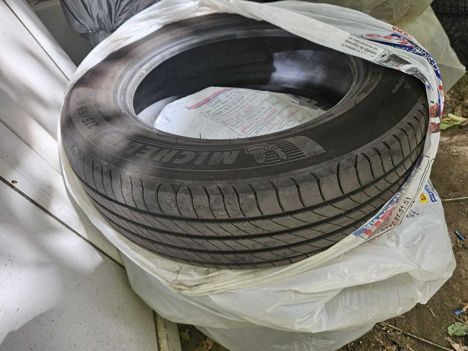 Set 4 anvelope vara Michelin 215 65 17 / DOT 2023 / profil 6mm