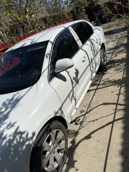 SKODA Superb 2010 — imagine 4