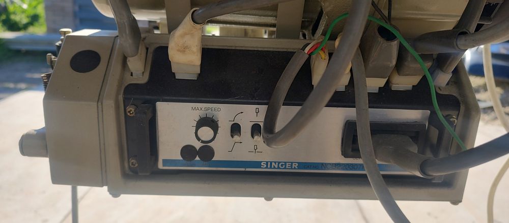 Vând 2 mașini de cusut industriale Singer