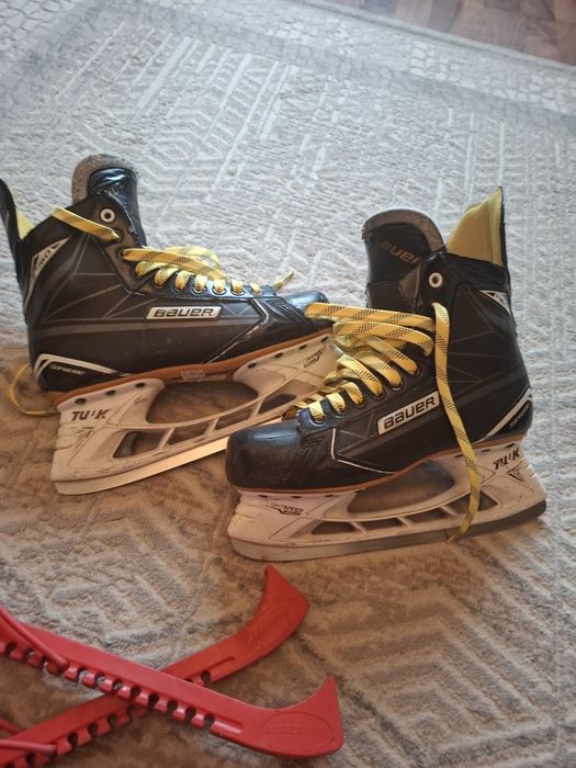 Продам краги 14, джерси 54 ,коньки 43-44 .