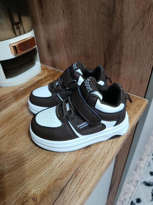 Продам детскую обувь