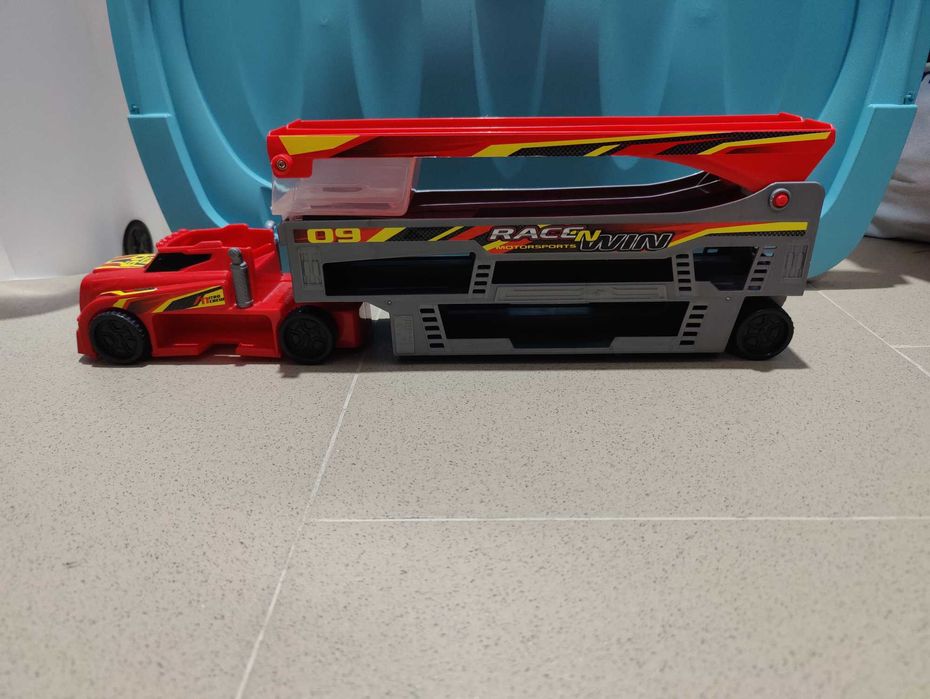 Jucarii - Transporter masini, tractor, tramvai (3+ ani)