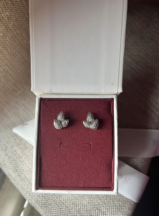 Сребърни обеци с родиево покритие и циркони