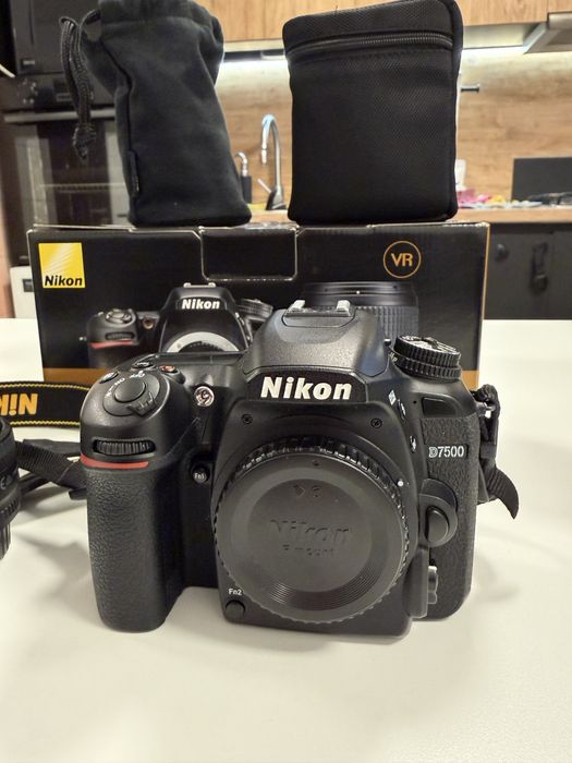 Nikon D7500 + obiective 18-200, 50mm, 17-50 f2.8