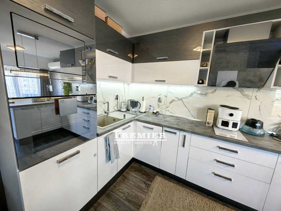 Продава се Тристаен апартамент в Бургас, Лазур - 138 кв.м за 1602 €/кв.м - Снимка #18