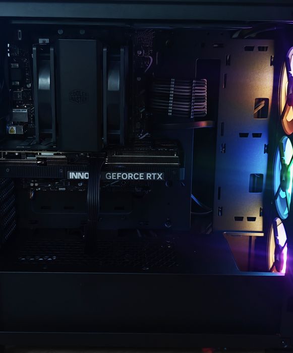 RTX 5070 / i7 13700 / 32GB RAM / 1TB SSD Геймърски Компютър