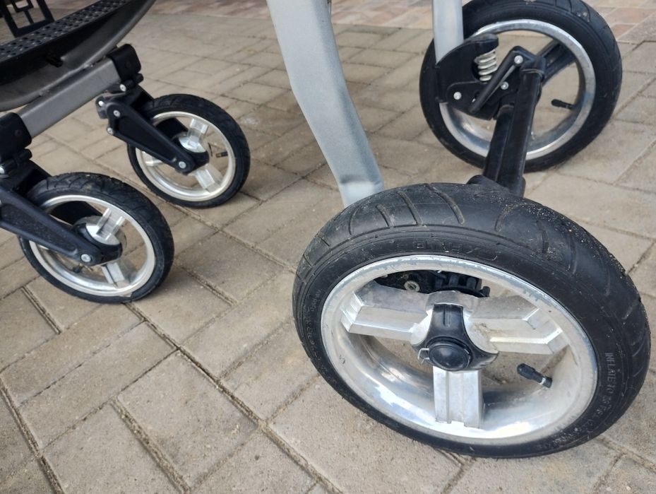 Cărucior bebe in stare buna