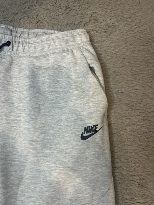Pantaloni nike tech