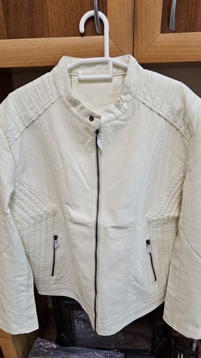 Кожаная куртка белая