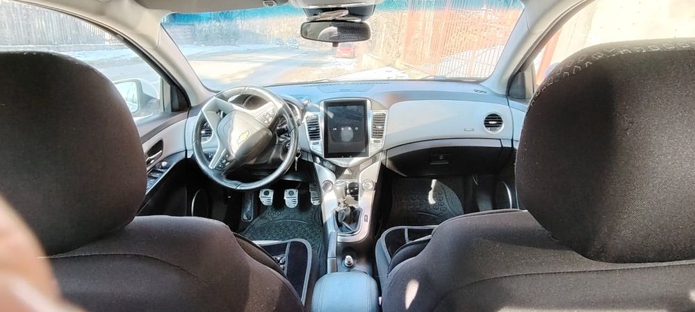 Chevrolet Cruze  1.6 benzina cu sistem multimedia