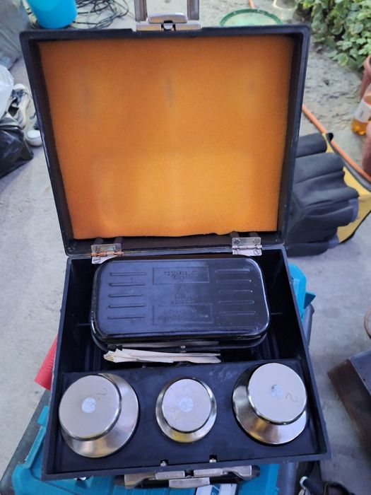 Набор гирь , лабораторные .