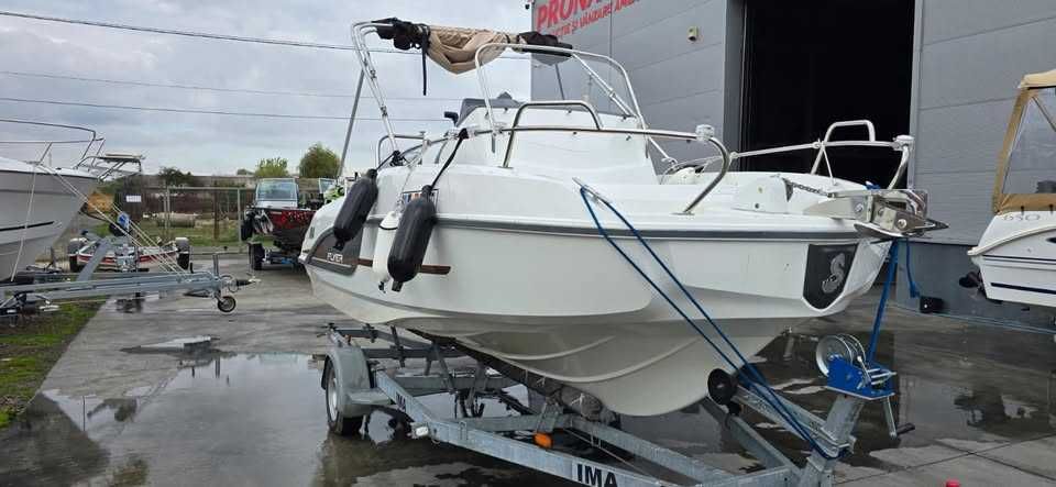 Barca BENETEAU Flyer 5  - Motor SUZUKI 140 CP cu Cabina + PERIDOC