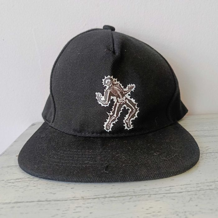 Черна шапка с козирка (Snapback) – Ефектен скелет / Lightning Skeleton