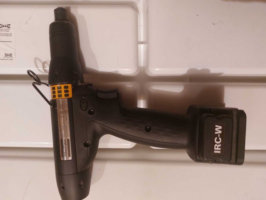 Две батерии малка и голяма и зарядно плус подарък.