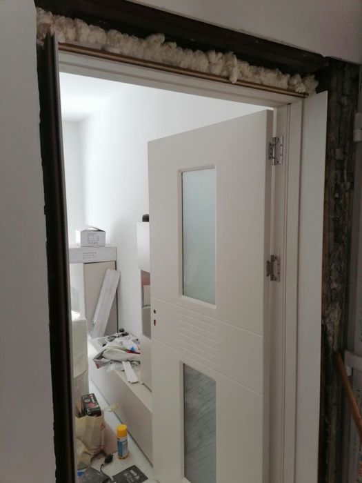 Монтаж на интериорни врати