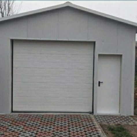 Vând garaj auto pe structură metalică învelit cu panouri sendviș