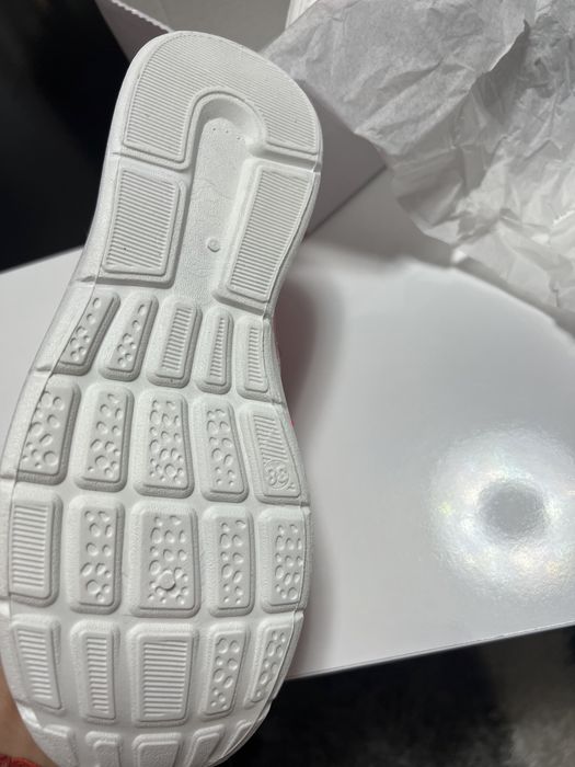 Леки и удобни дамски обувки.