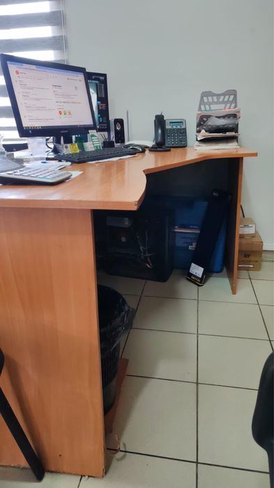 Продам стол офисный угловой