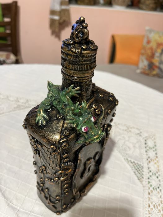 Бутилка за алкохол с дракон