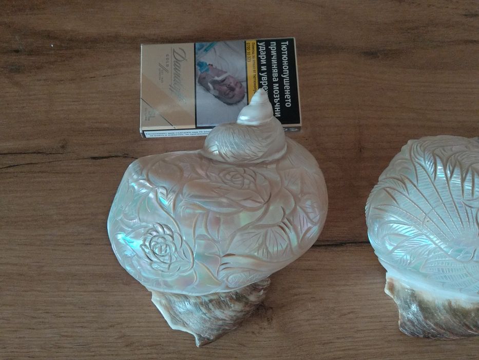 Продавам седефени рапани с ръчна резба върху тях