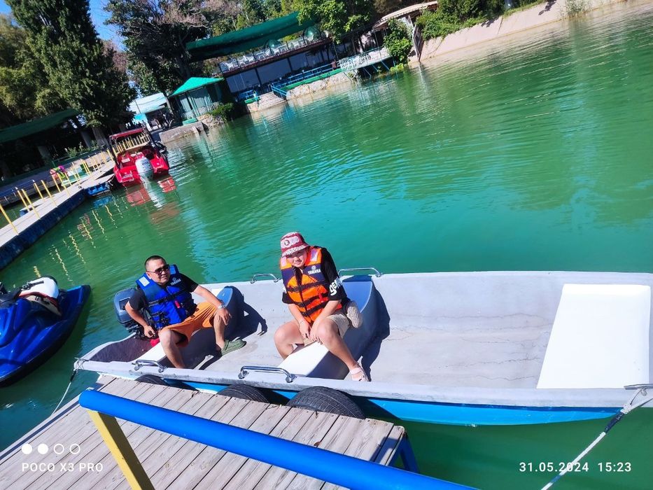 Продам лодку стекло-пластик новая с мотором