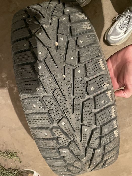 Колесо зимнее шипованное