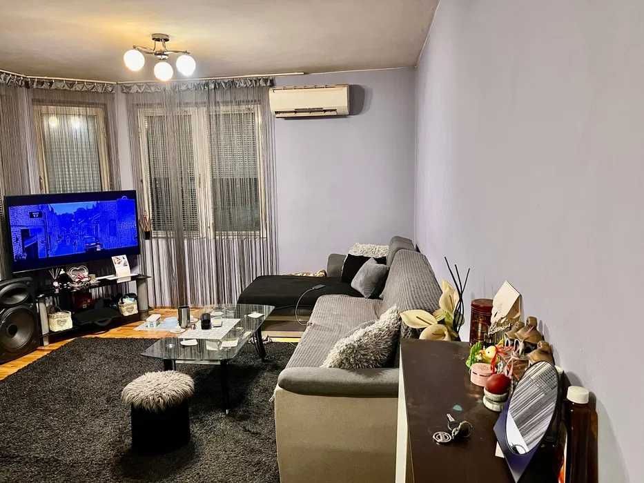 Продава се Тристаен апартамент в Пловдив, Коматевски възел - 90 кв.м за 1445 €/кв.м - Снимка #1