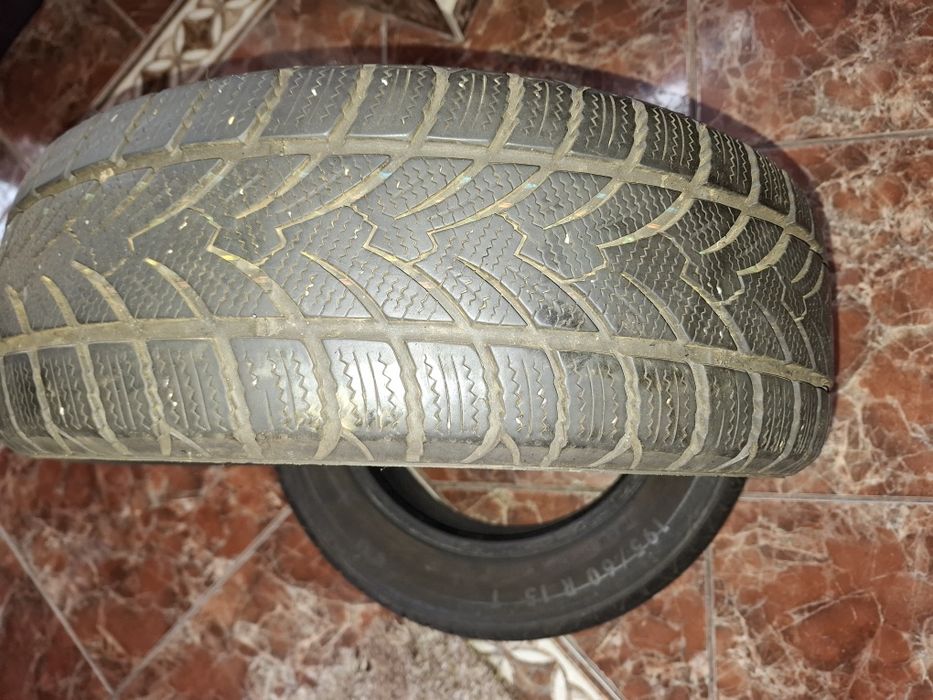 Vând 2 anvelope M+S 195 60 R15