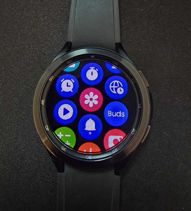 Galaxy Watch 4, Galaxy buds live