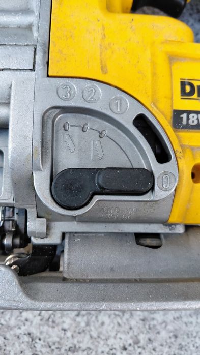 Dewalt DCS331 Акумулаторен прободен трион (Зеге)