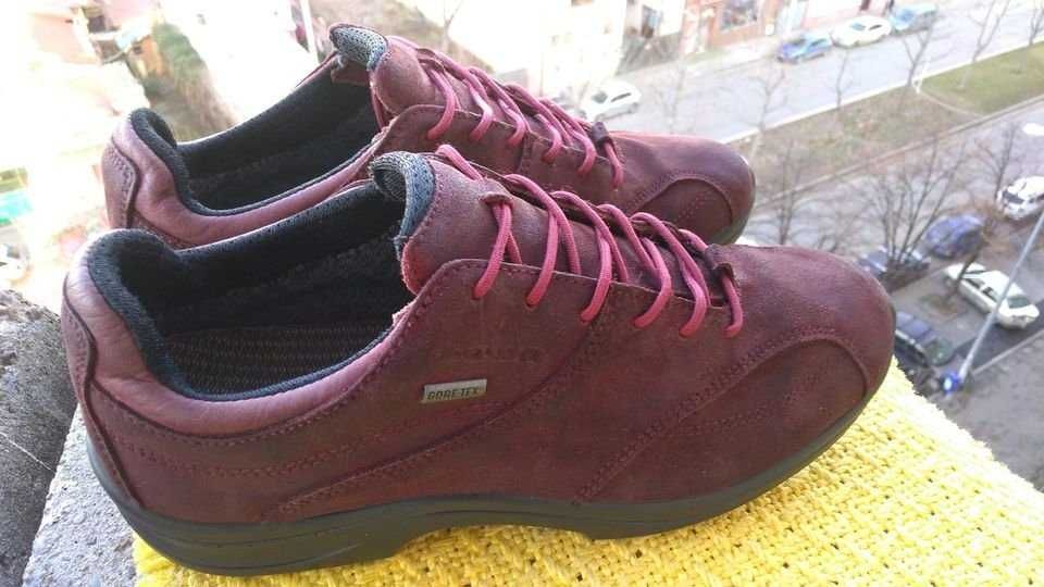 Pantofi sport piele Lowa, mar 39 (24.9 cm) made in Slovakia.