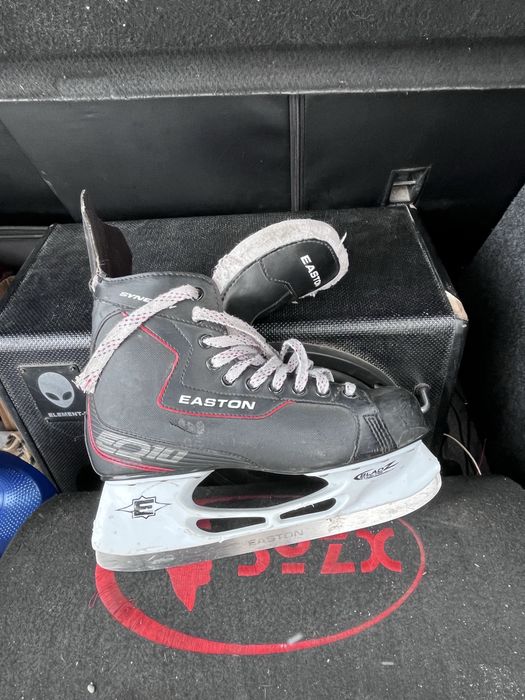 Продам коньки 42-42р.