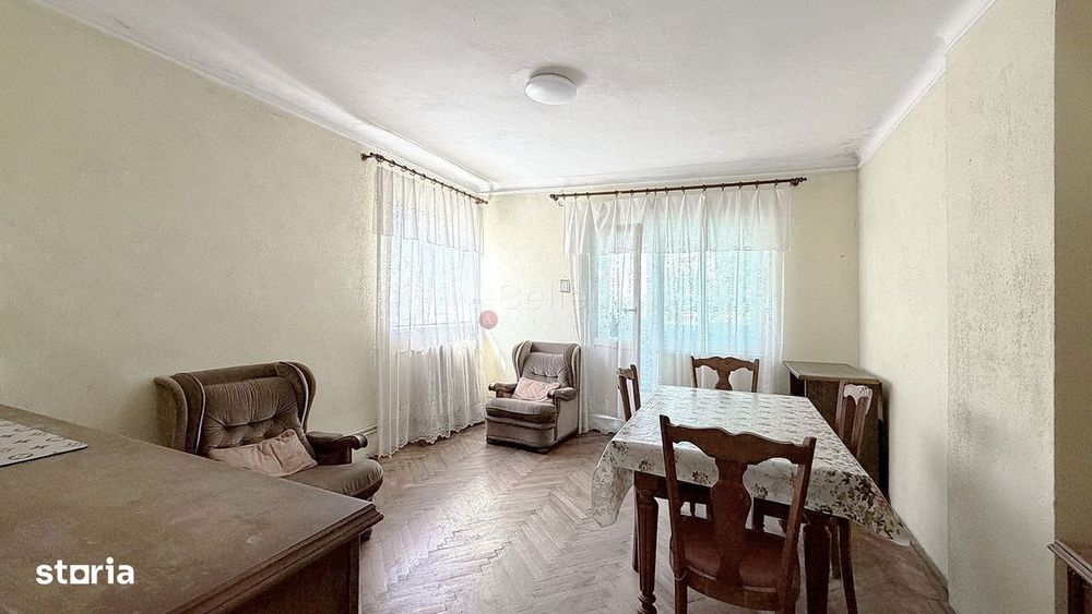 Ansamblu Doua Case Zona Linistita