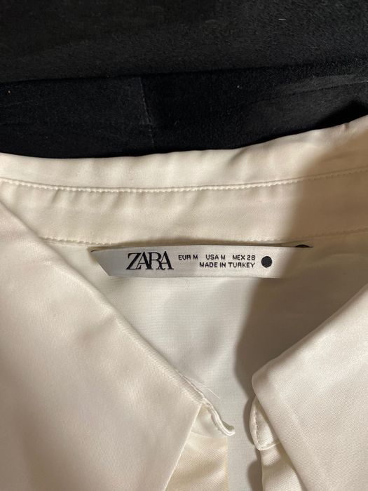 Бяла сатенена риза от Zara