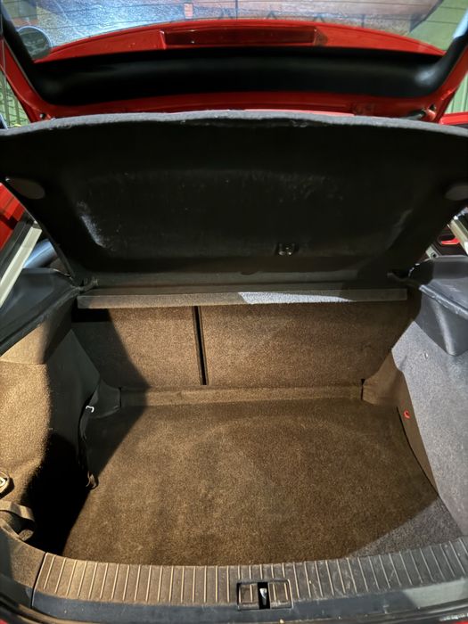 Продава се сеат леон!!