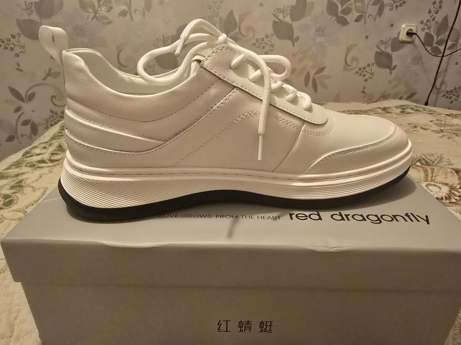 Кроссовки кожаные белые