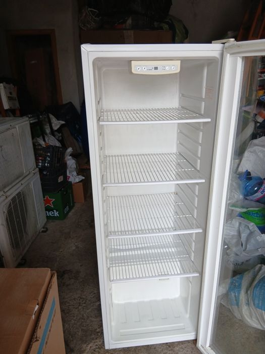 Продавам хладилна витрина втора употреба