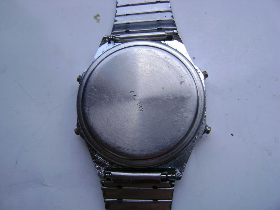 Продавам 5 броя кварцови часовника Jaques Lemans,Quasatron,Casio