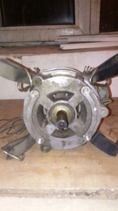 Продам моторчик.