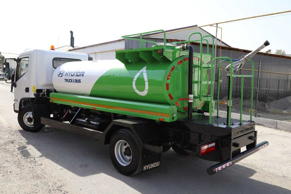 Поливомоечная машина  4 м3 HYUNDAI EX8