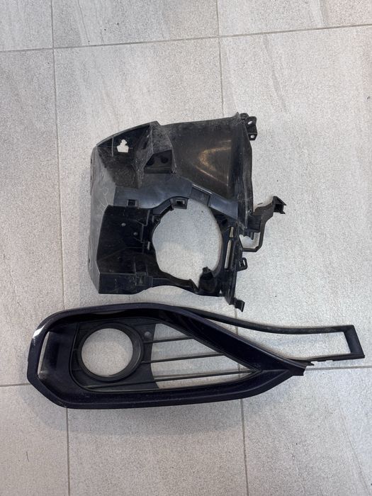 F32,F36 Дясна пластмаса халоген с държач