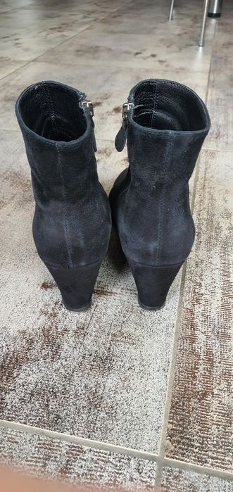 Botine din piele întoarsă